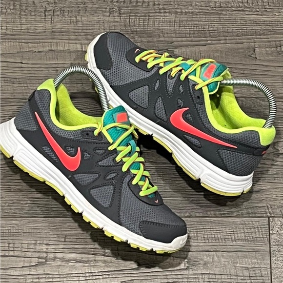 Nike Revolution 2 Sneakers Gray Women’s 7 Neon Green Runners 554900 026 - Picture 2 of 15